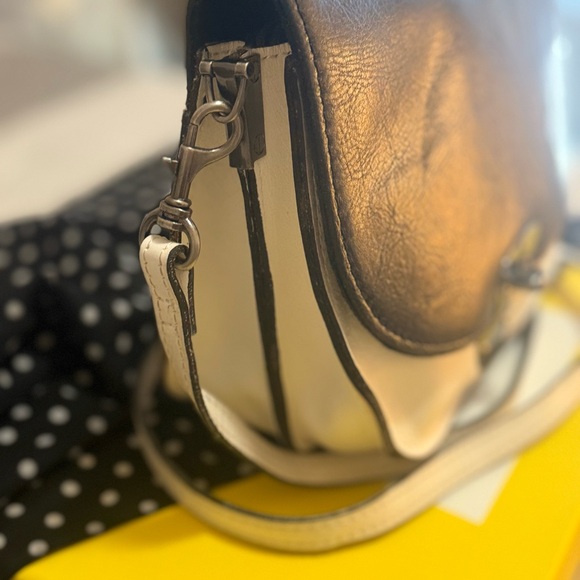 Patricia Nash Black and White Crossbody Bag with brush nickel Toned Hardware - Picture 4 of 6